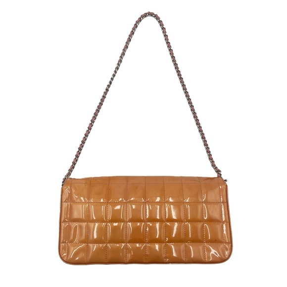 ✨$1,999✨ Chanel Patent Leather Chocolate Bar Bag - Picture 3 of 6
